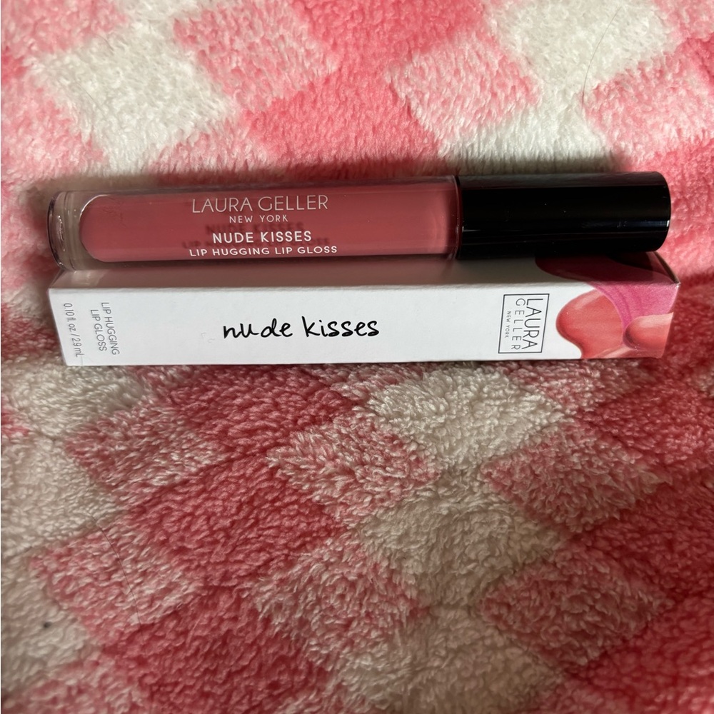 Laura Geller | Nude Kisses Lip Hugging Lip Gloss - SMOOCH